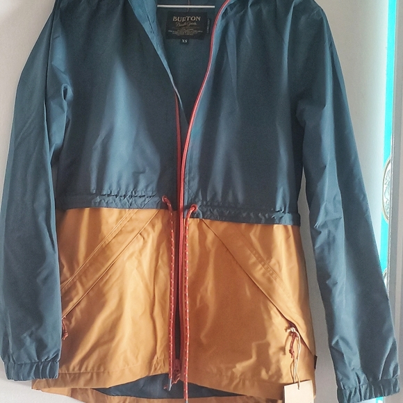 High quality Burton Rain Jacket with Hood - Picture 2 of 2